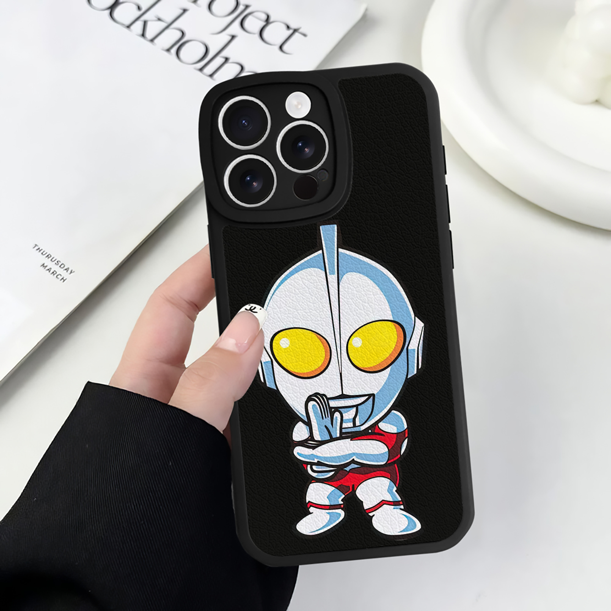 （画像用） ウルトラマン Ultraman 【iPhone 16シリーズ対応】シリコンスマホケース（レザー調） 材質：シリコン
